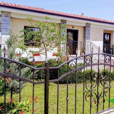 بيت للعطل Aleksandar House
