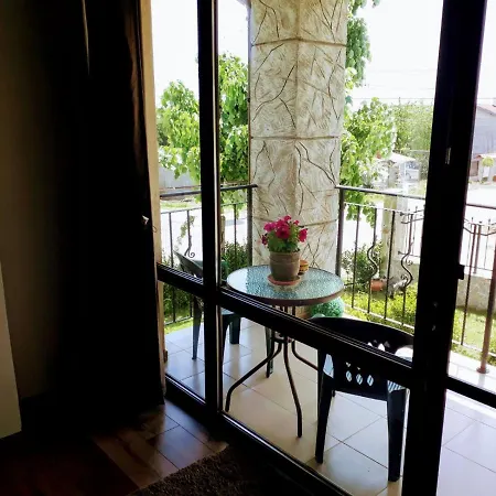 بيت للعطل Aleksandar House *