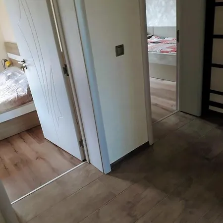 Aleksandar House بيت للعطل Marinka