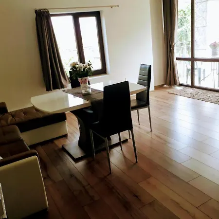 بيت للعطل Aleksandar House