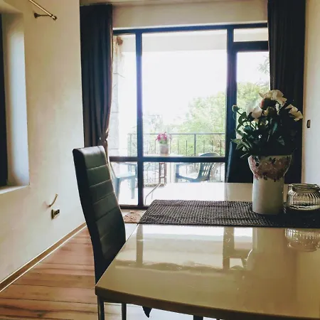 Aleksandar House بيت للعطل