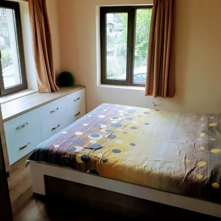 Aleksandar House بيت للعطل