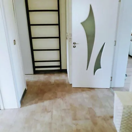 Aleksandar House بيت للعطل